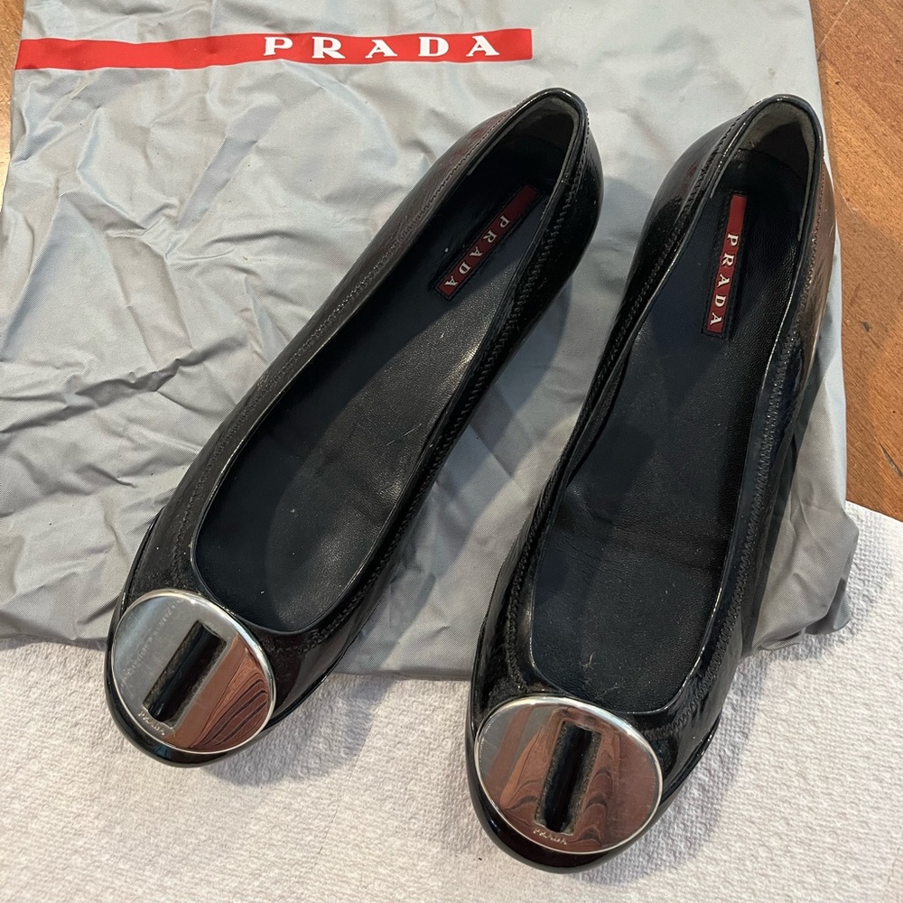 PRADA BLACK FLATS Size 7 great condition